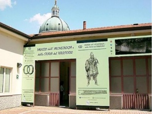L'ingresso del palazzo dell'archeologia di Montichiari